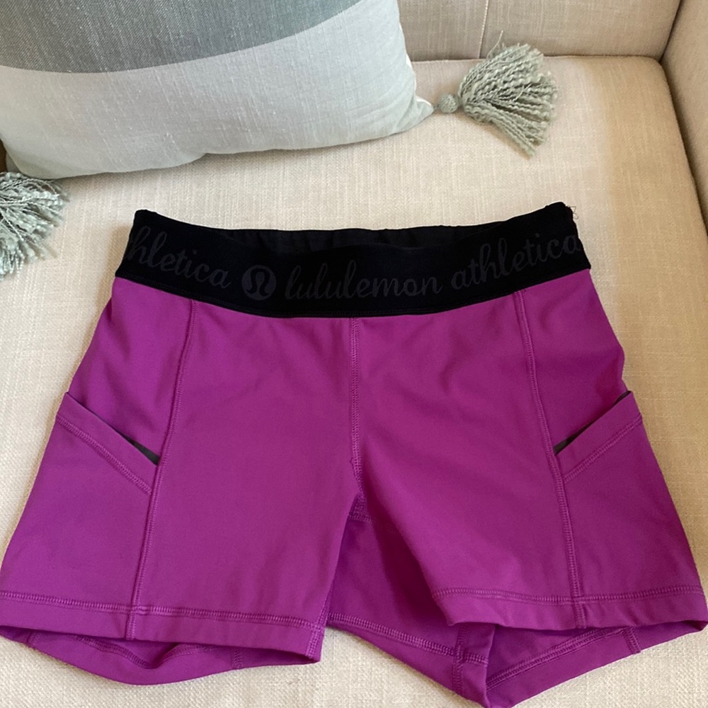 Lululemon size 6 Athletica shorts.